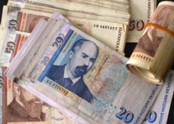 Голяма сделка: Още една банка в България променя собствеността си, продават я