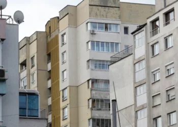 Шефка на имотна агенция каза нагоре или надолу е пазарът за недвижими имоти